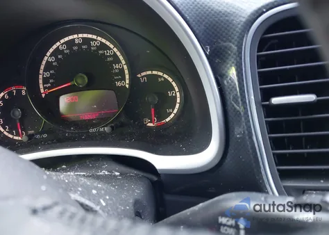 2013 Volkswagen Beetle 2.0T Turbo z USA, uszkodzony, nr VIN 3VWVT7AT7DM677674